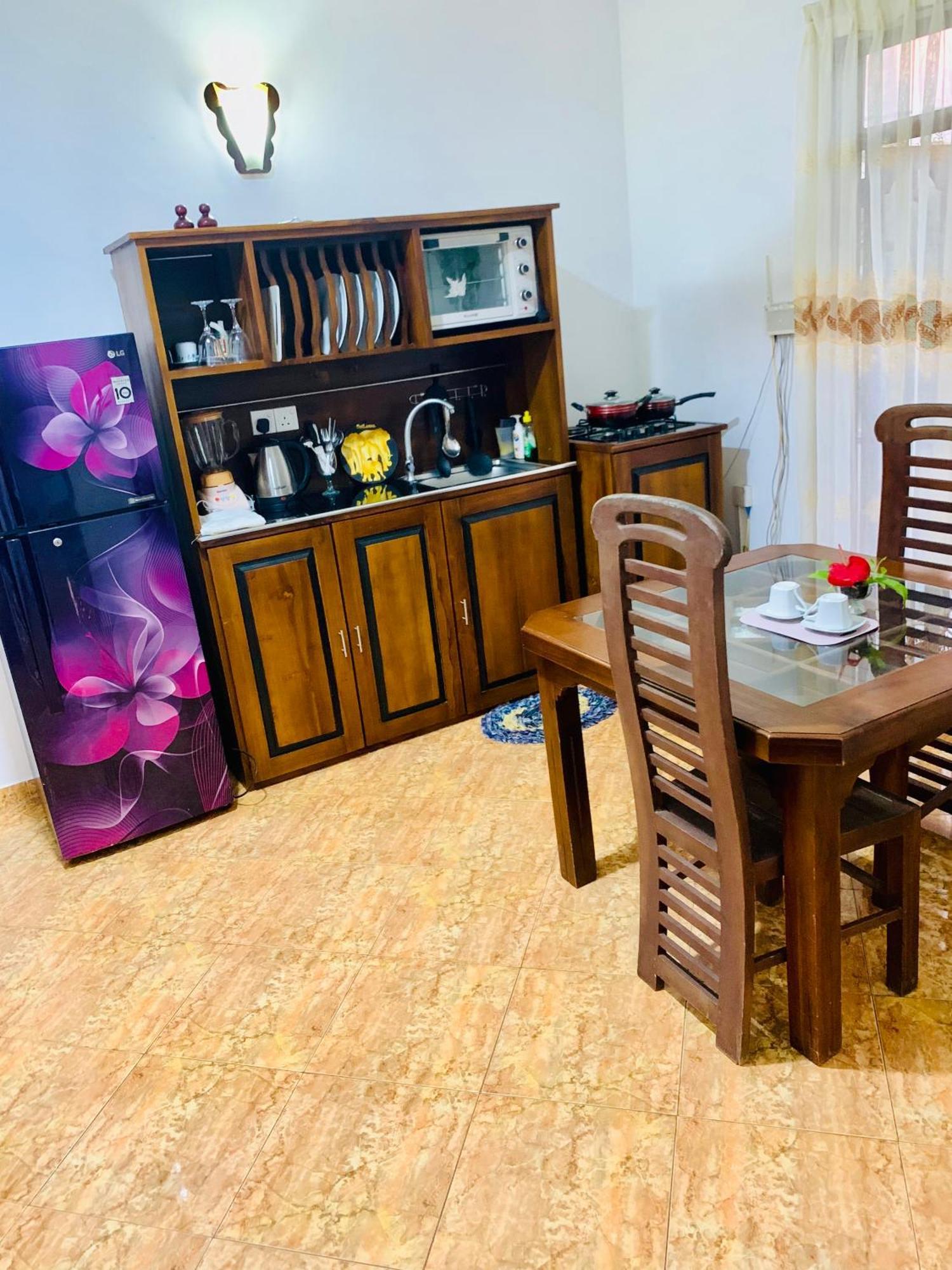 מיריסה Moon Glow Guest מראה חיצוני תמונה